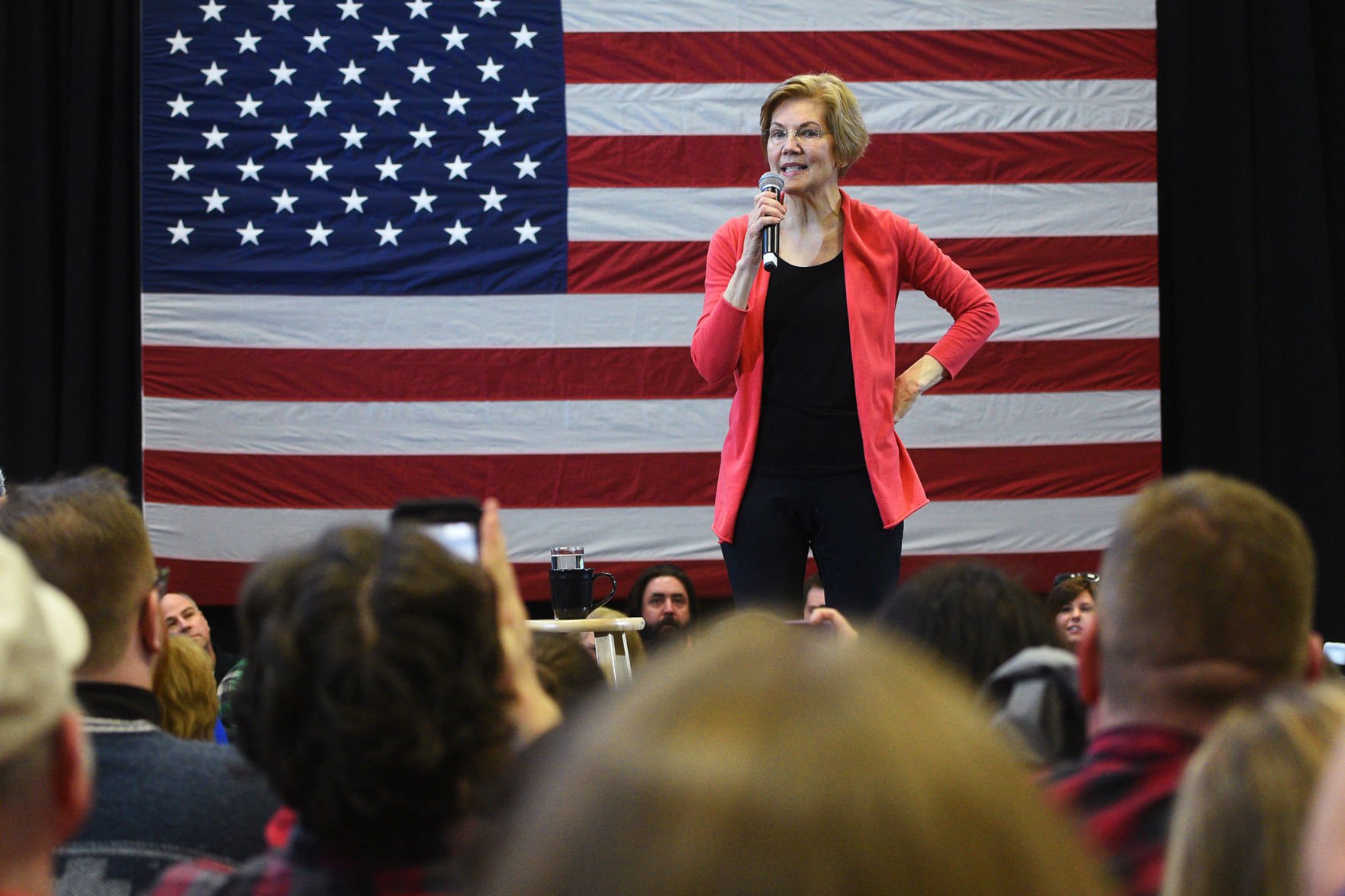 Warren kicks off 2020 exploratory campaign in NH, two other Democrats jump in
